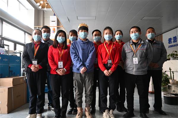 君浩環保為設（shè）計師小李子慶生