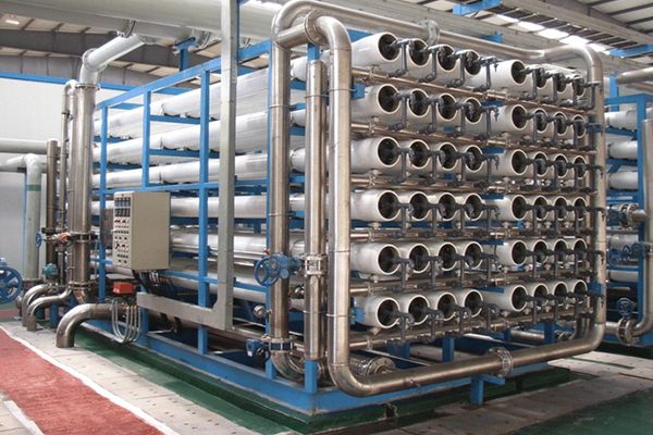 工（gōng）業反滲透純水設（shè）備哪家好