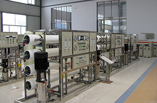 反滲透（tòu）純水設備成品車（chē）間