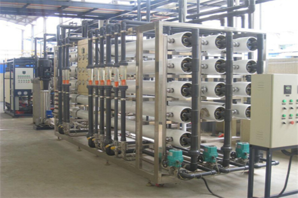 全（quán）自動大型純水設備