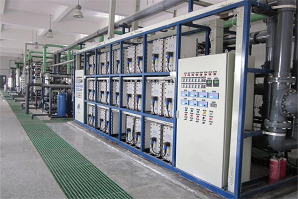 除鹽水處理設備（bèi）定做多少錢