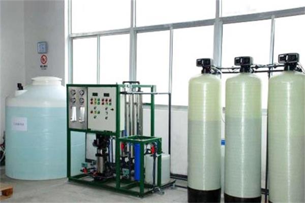 什麽是反滲透水處理設備（bèi）