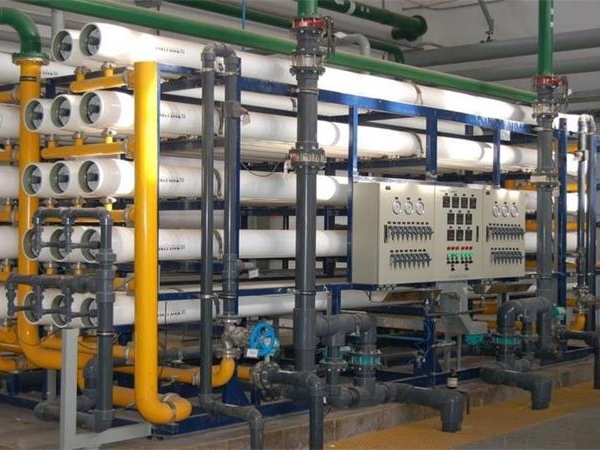 大型反滲透水處理設（shè）備選購秘籍