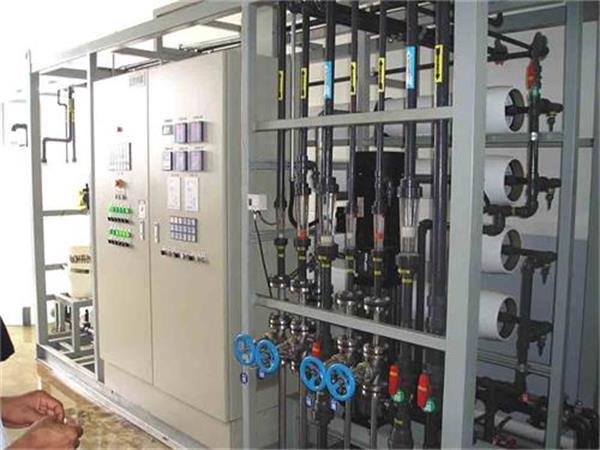 工（gōng）業反（fǎn）滲透水處理成套設備：深度洞察與應用探索