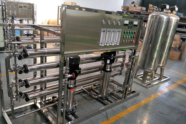 脫鹽水設（shè）備（bèi）生（shēng）產廠家探索：品質與創新，引領淨水新時代