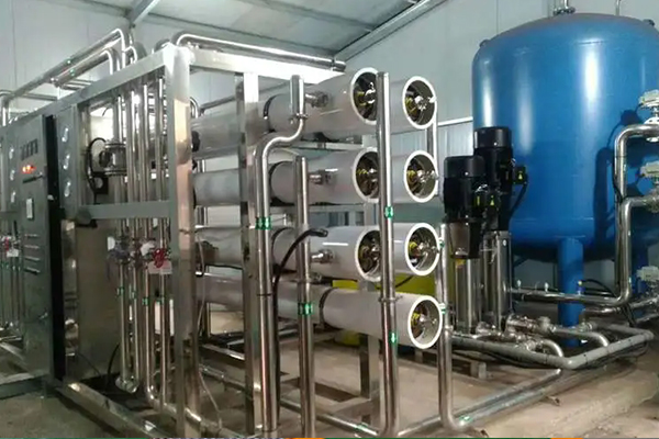 反滲透純水處（chù）理設備哪（nǎ）家專業？深度洞察與明智抉擇