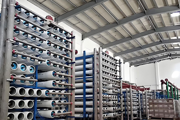 反滲透（tòu）水處理設備（bèi）哪裏好