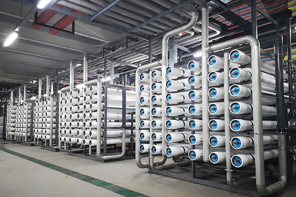 反滲透純水處理設備價格多少錢？全麵解析與選購指南（nán）
