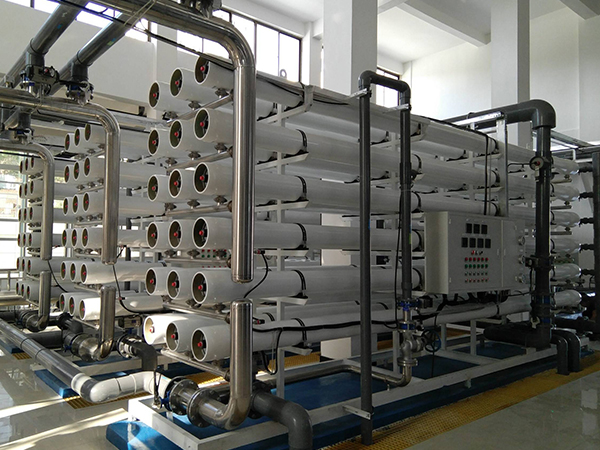 大型（xíng）工業反滲（shèn）透純水設備