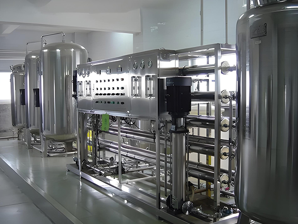 高效（xiào）淨化方案解（jiě）密：單級（jí）反滲（shèn）透水處理設備哪家好？ 