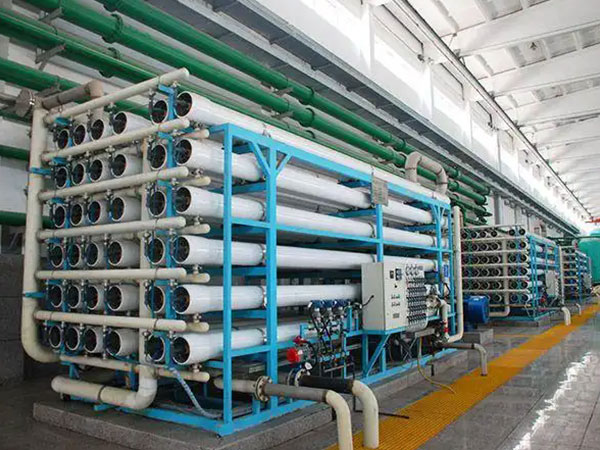 工業大型純（chún）水（shuǐ）處理設備：規模化生產的水質效能升級方案 