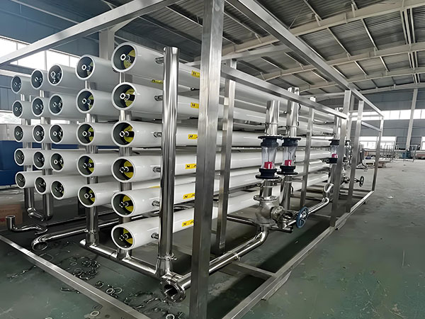 滿足嚴苛純水標準二級反滲透純水裝置（zhì）如何賦能工（gōng）業生產？