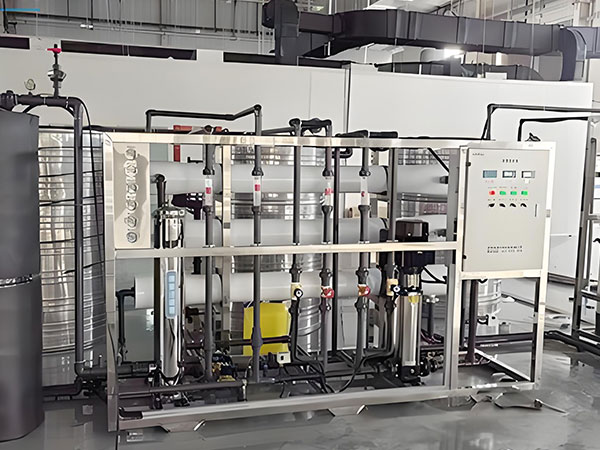 反滲透純水處理設備（bèi）廠家：工業純水係統的長期（qī）服（fú）務保障者